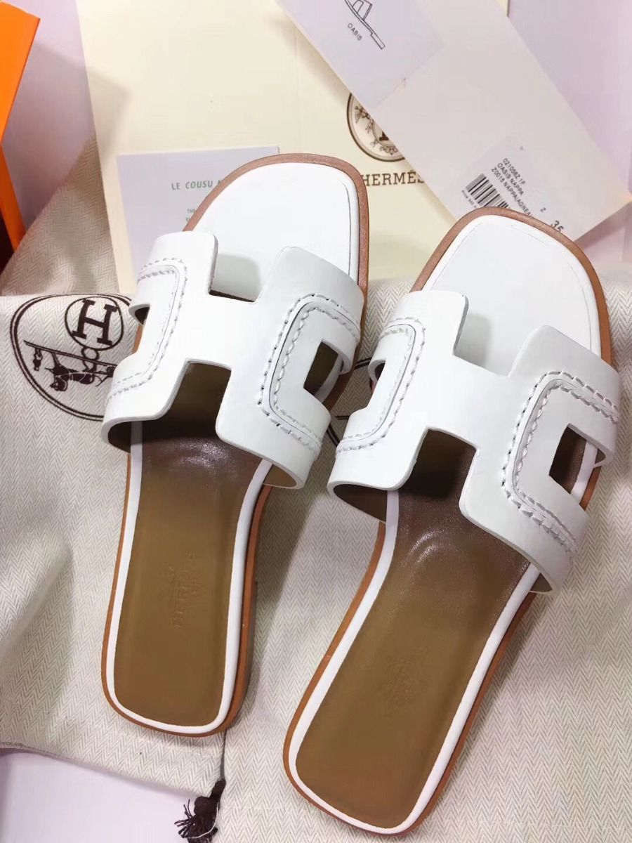 Hermes Oran Sandals In White Leather With Stitched Detail - Image 7