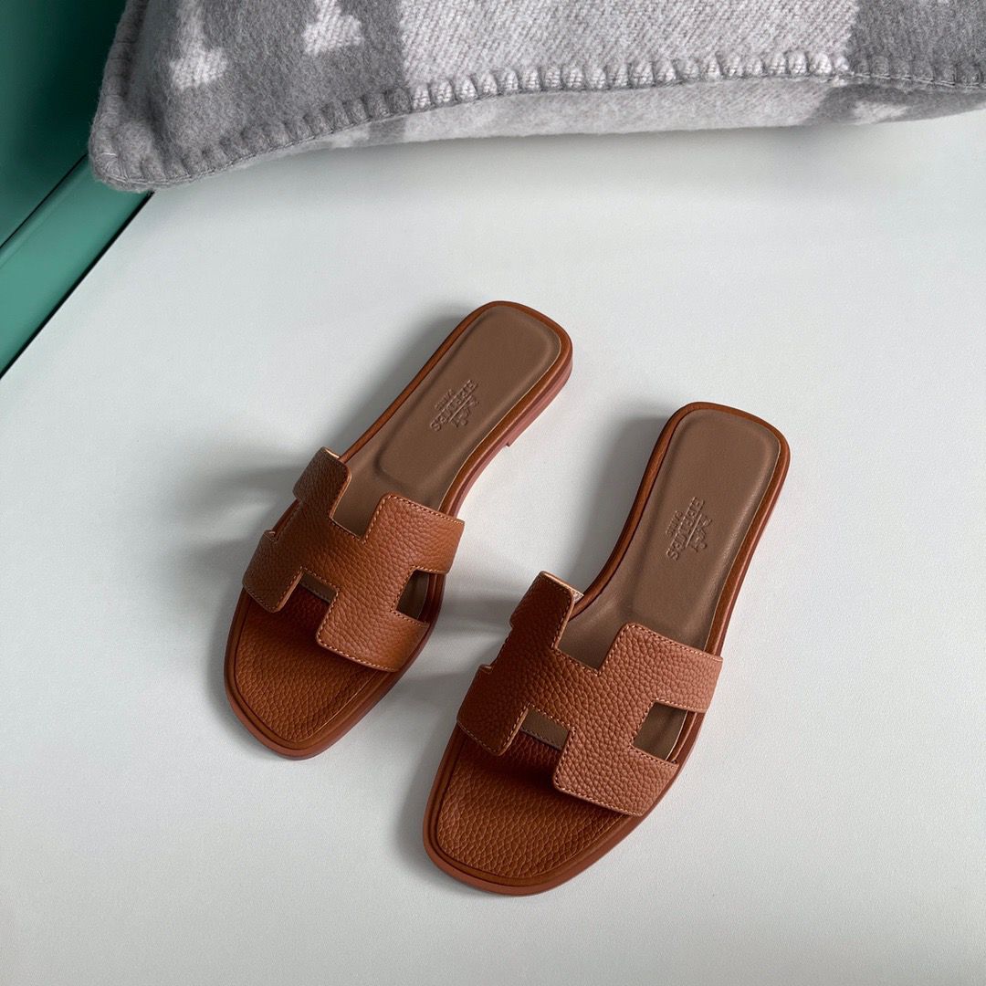 Hermes Oran Slide Sandals In Gold Clemence Leather - Image 3