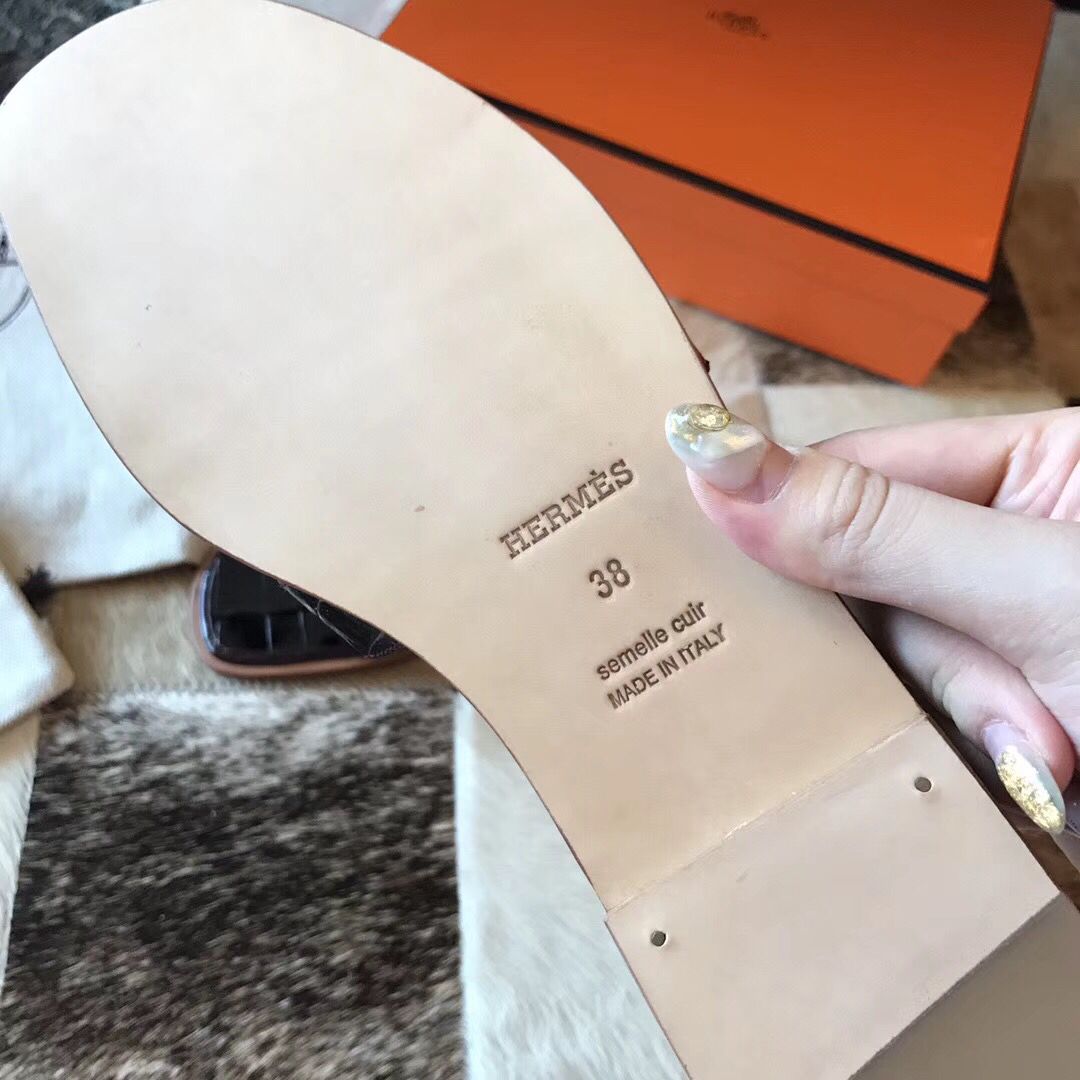 Hermes Oran Sandals In Burgundy Shiny Niloticus Crocodile - Image 7