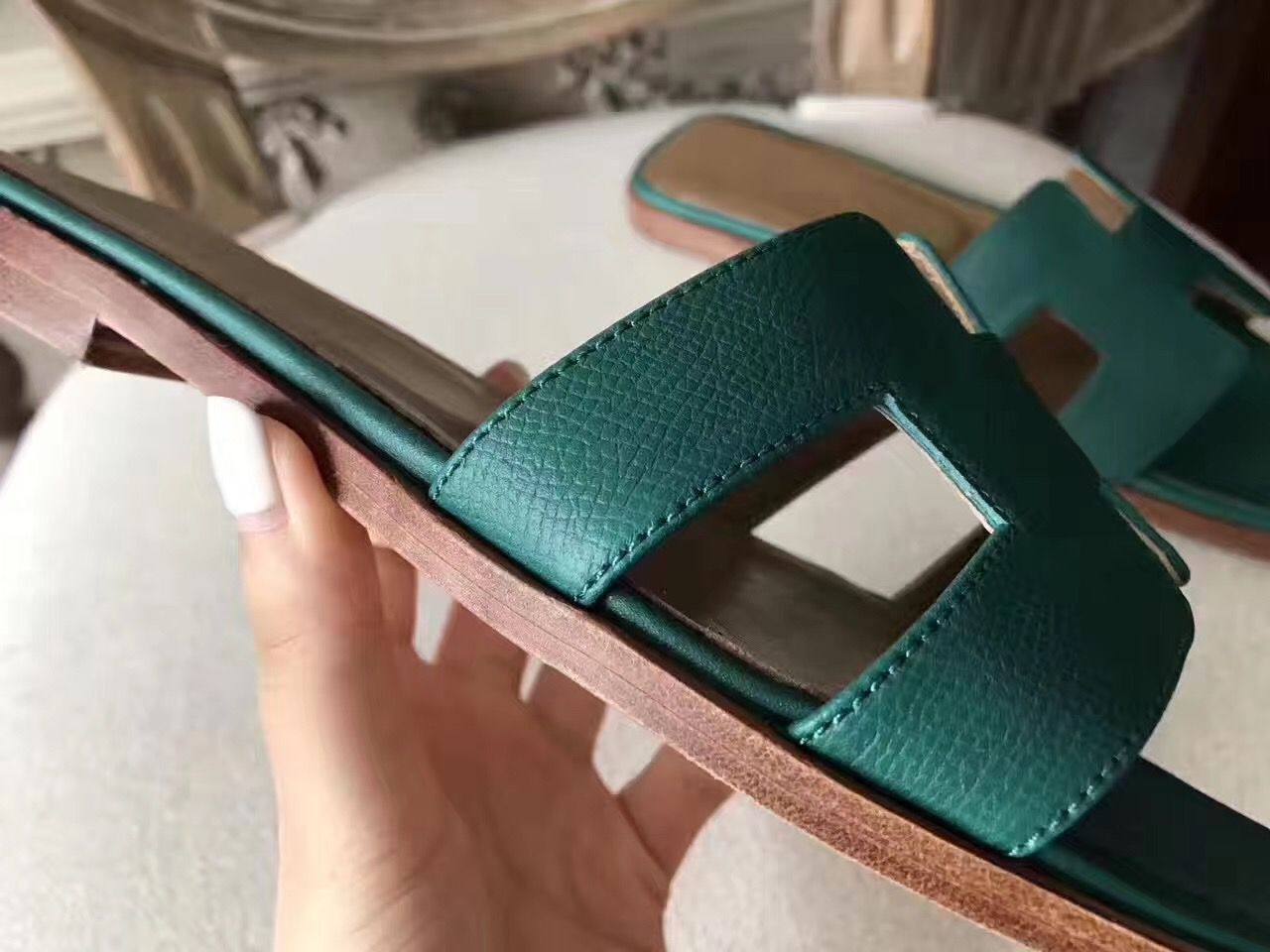 Hermes Oran Sandals In Malachite Epsom Leather - Image 9