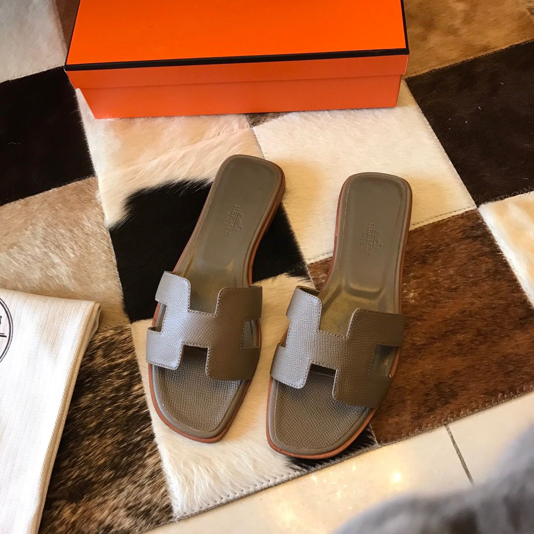 Hermes Oran Slide Sandals In Taupe Epsom Calfskin - Image 3
