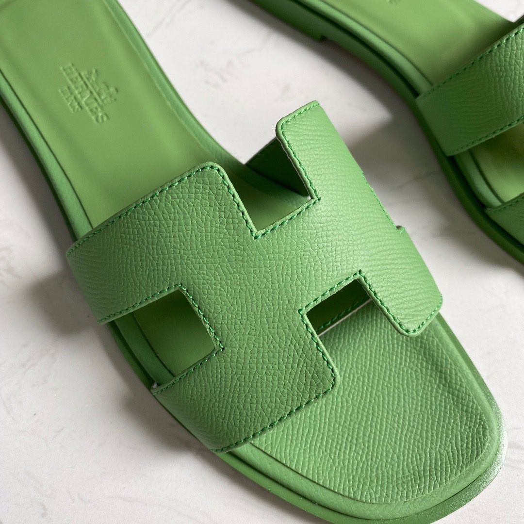 Hermes Oran Slide Sandals In Vert Criquet Epsom Calfskin - Image 3