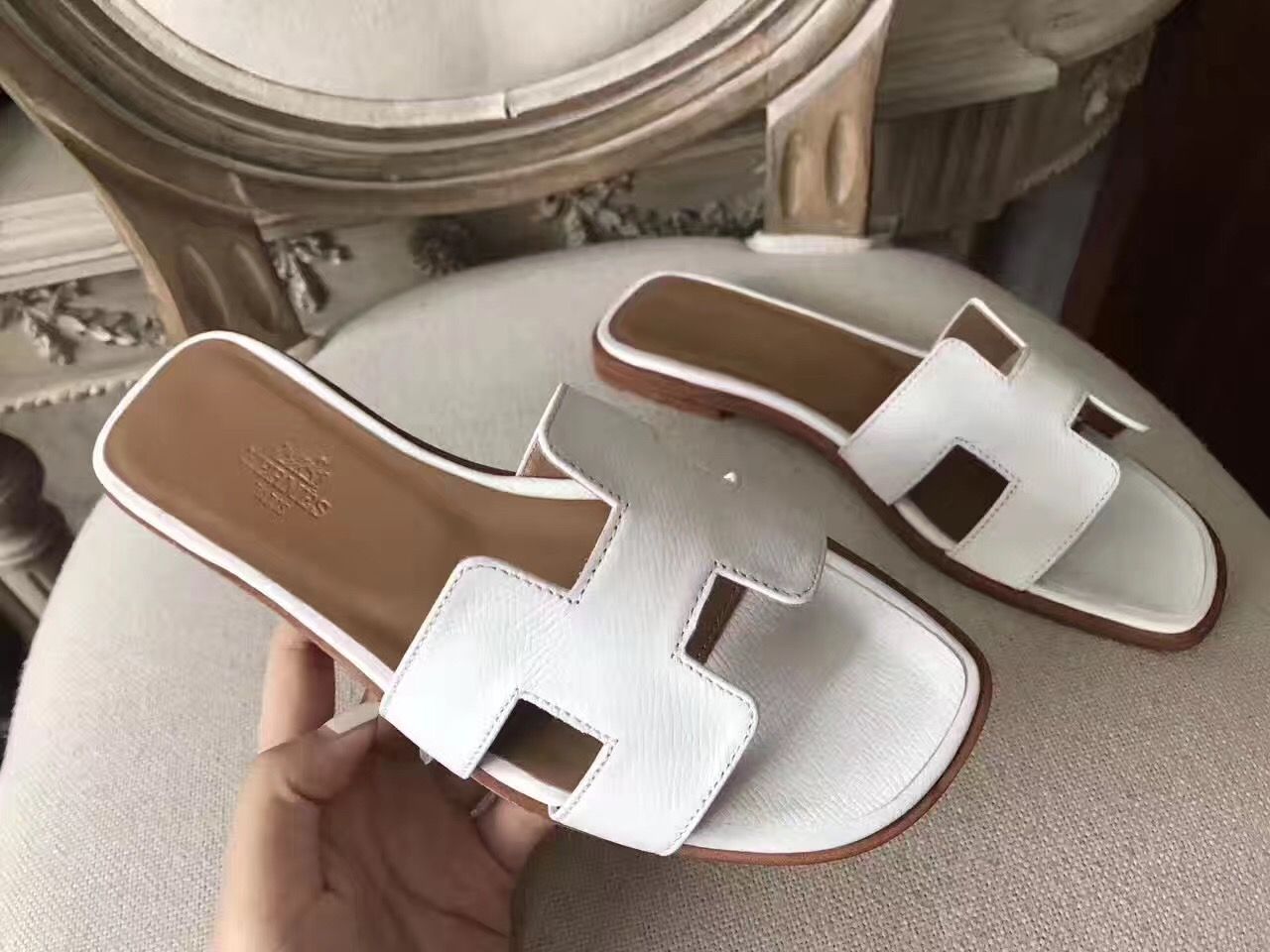 Hermes Oran Sandals In White Epsom Leather - Image 5