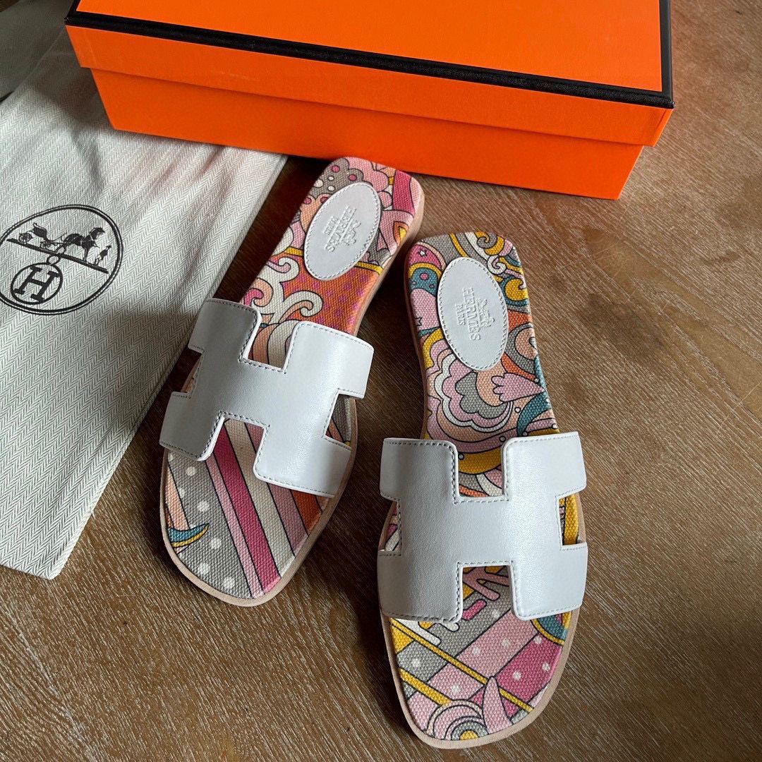 Hermes Oran Slide Sandals in White Swift Calfskin with Printed Lining - Image 7