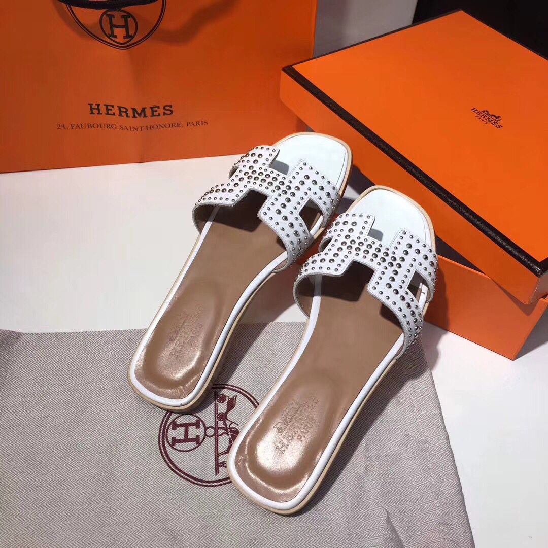 Hermes Oran Studs Sandals In White Leather - Image 8