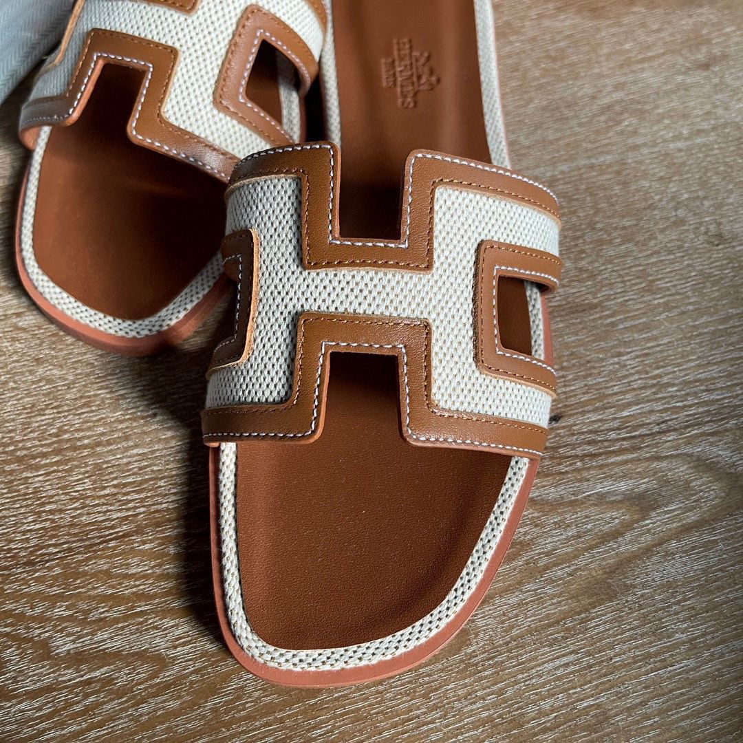 Hermes Oran Slide Sandals in Gold Swift Calfskin with Canvas - Image 3