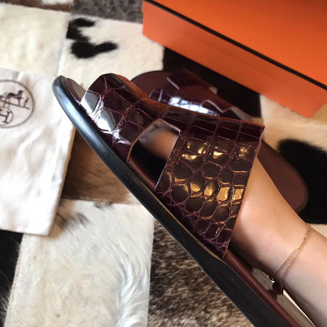 Hermes Izmir Sandals In Bordeaux Shiny Niloticus Crocodile - Image 3