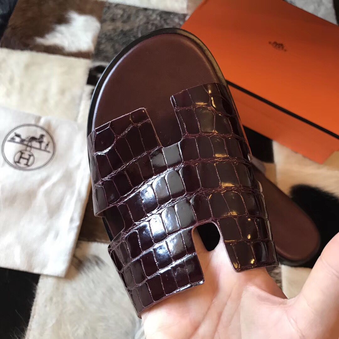Hermes Izmir Sandals In Bordeaux Shiny Niloticus Crocodile - Image 4