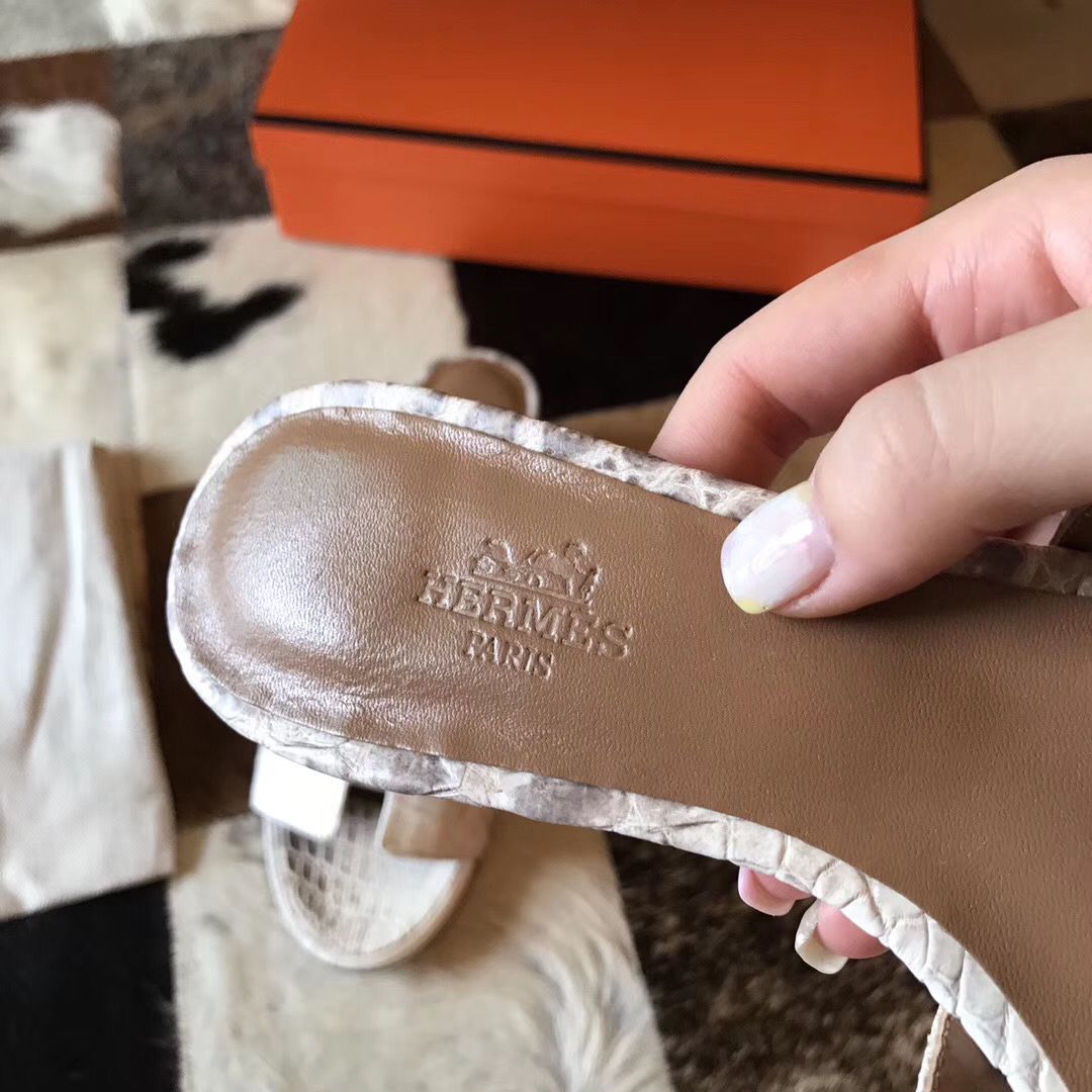 Hermes Oasis Sandals In Himalaya Matte Niloticus Crocodile - Image 4