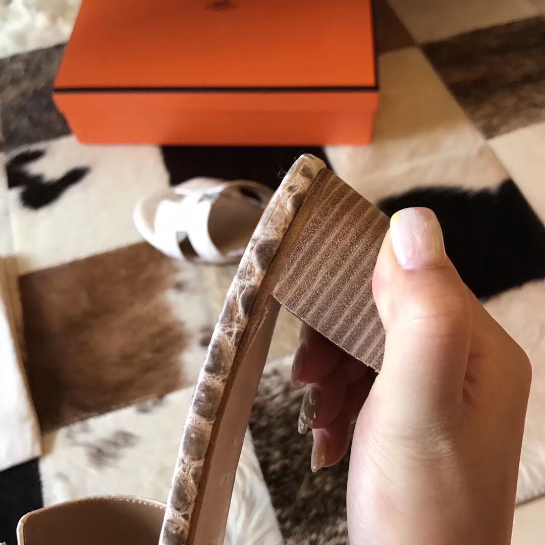 Hermes Oasis Sandals In Himalaya Matte Niloticus Crocodile - Image 6