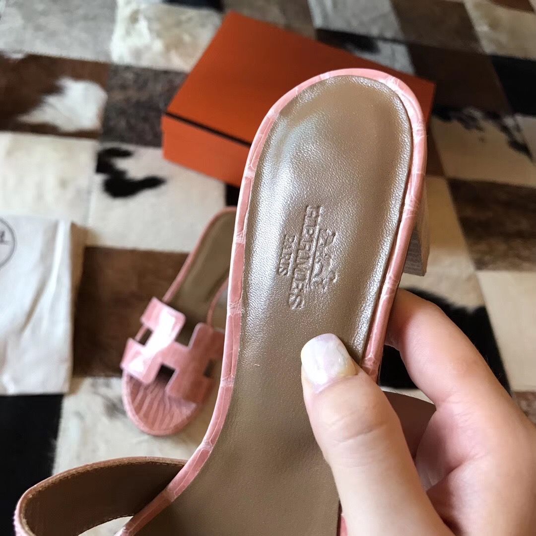 Hermes Oasis Sandals In Pink Shiny Niloticus Crocodile - Image 5