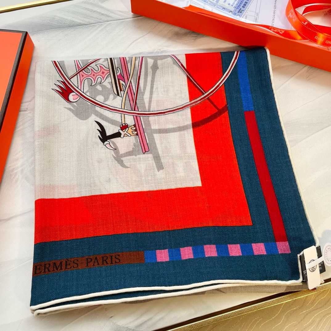 Hermes Beige/Marine Voitures en Equilibre Shawl 140 - Image 5