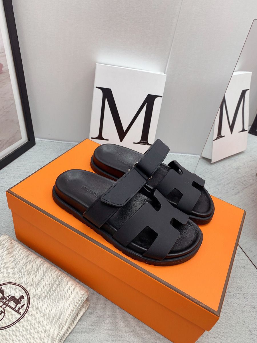 Hermes Women's Chypre Sandals In Black Calfskin - Image 4