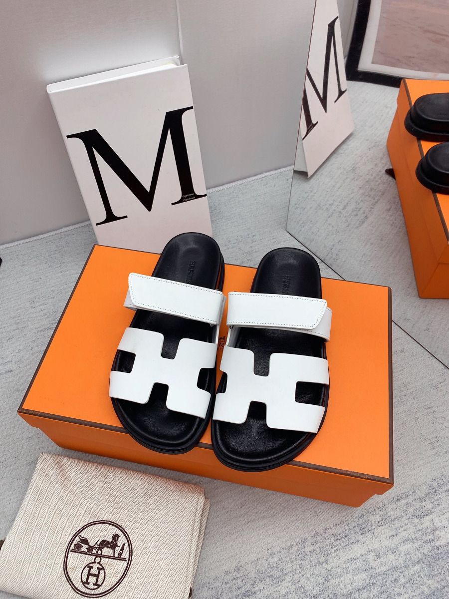 Hermes Women's Chypre Sandals In White Calfskin - Image 5