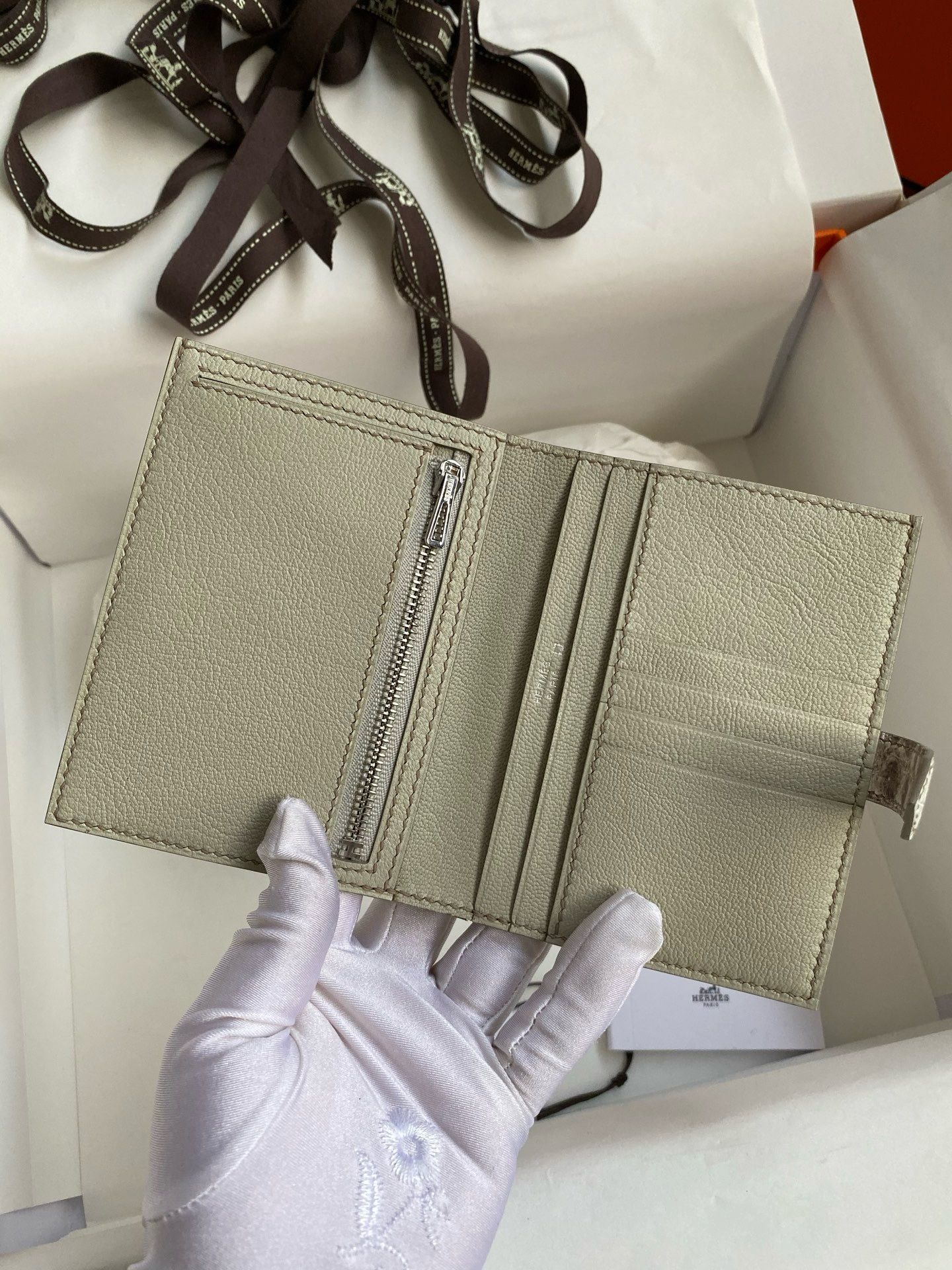 Hermes Bearn Compact Wallet in Himalaya Alligator Leather - Image 6