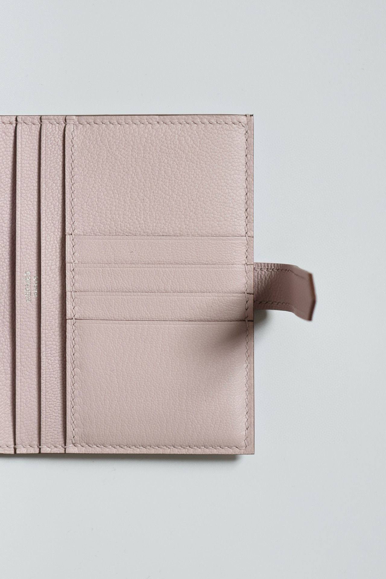 Hermes Bearn Compact Wallet in Mauve Pale Matte Alligator Leather - Image 5