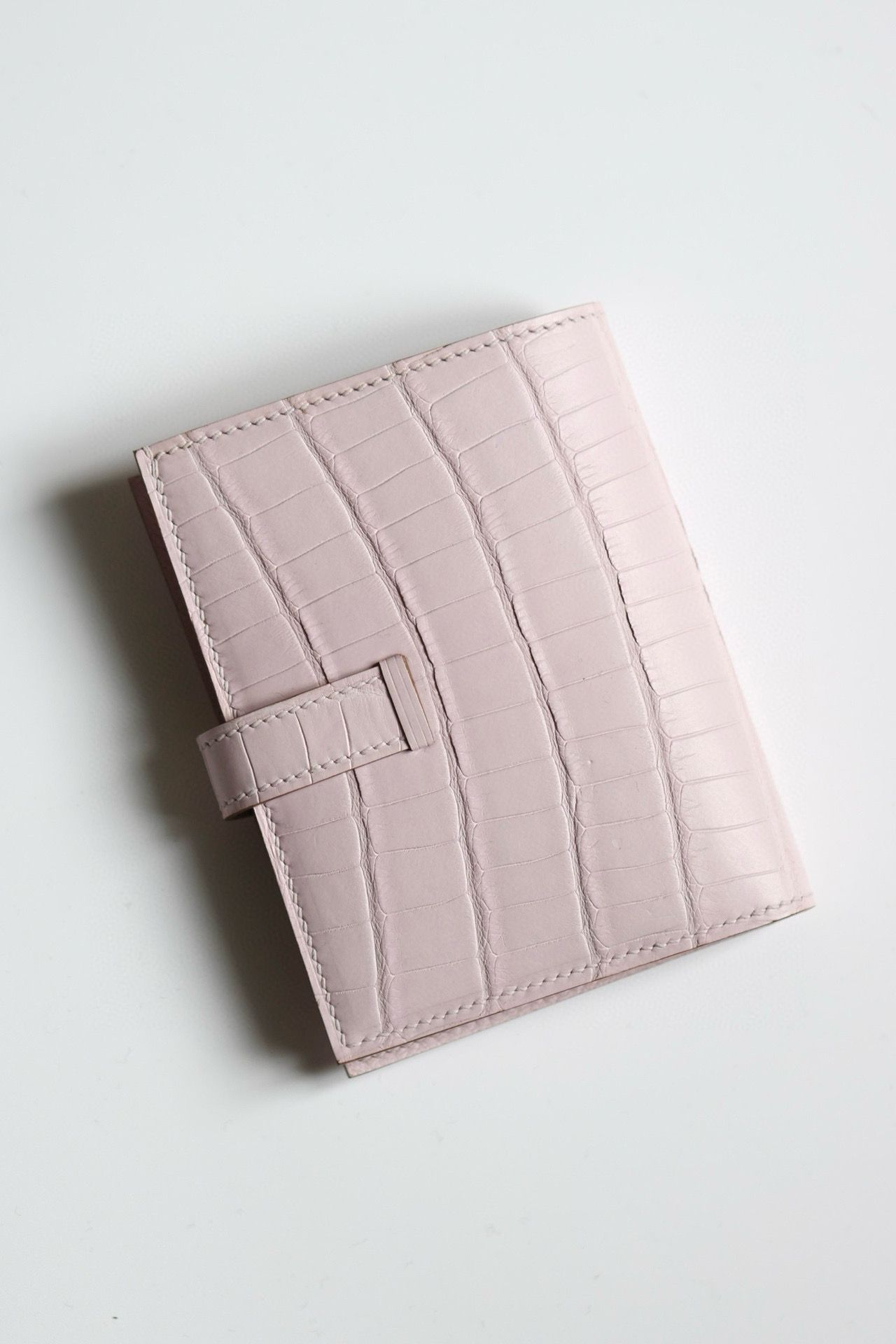 Hermes Bearn Compact Wallet in Mauve Pale Matte Alligator Leather - Image 10