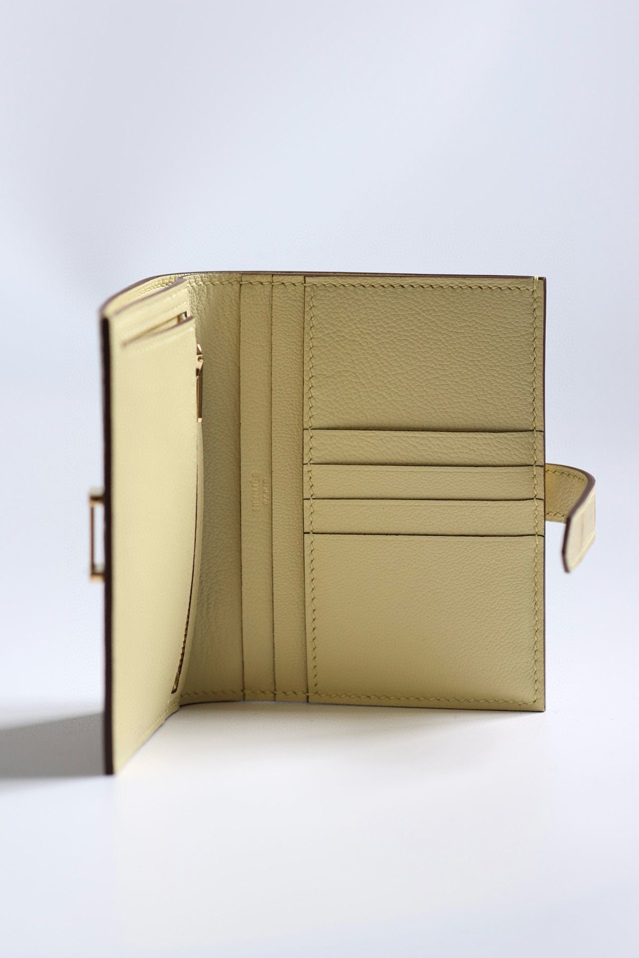 Hermes Bearn Compact Wallet in Vanille Matte Alligator Leather - Image 8