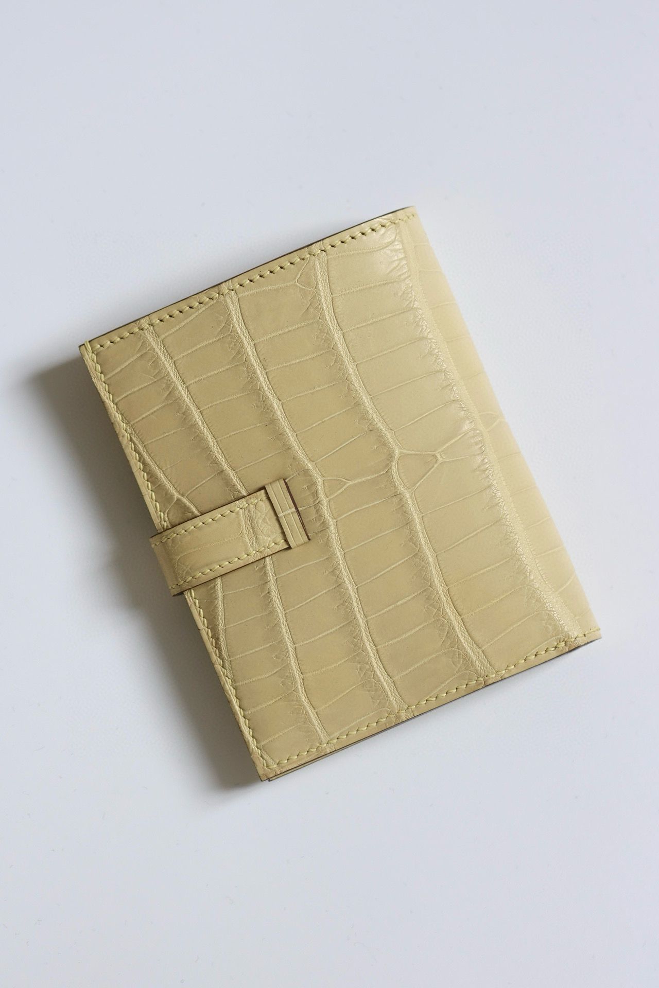 Hermes Bearn Compact Wallet in Vanille Matte Alligator Leather - Image 10