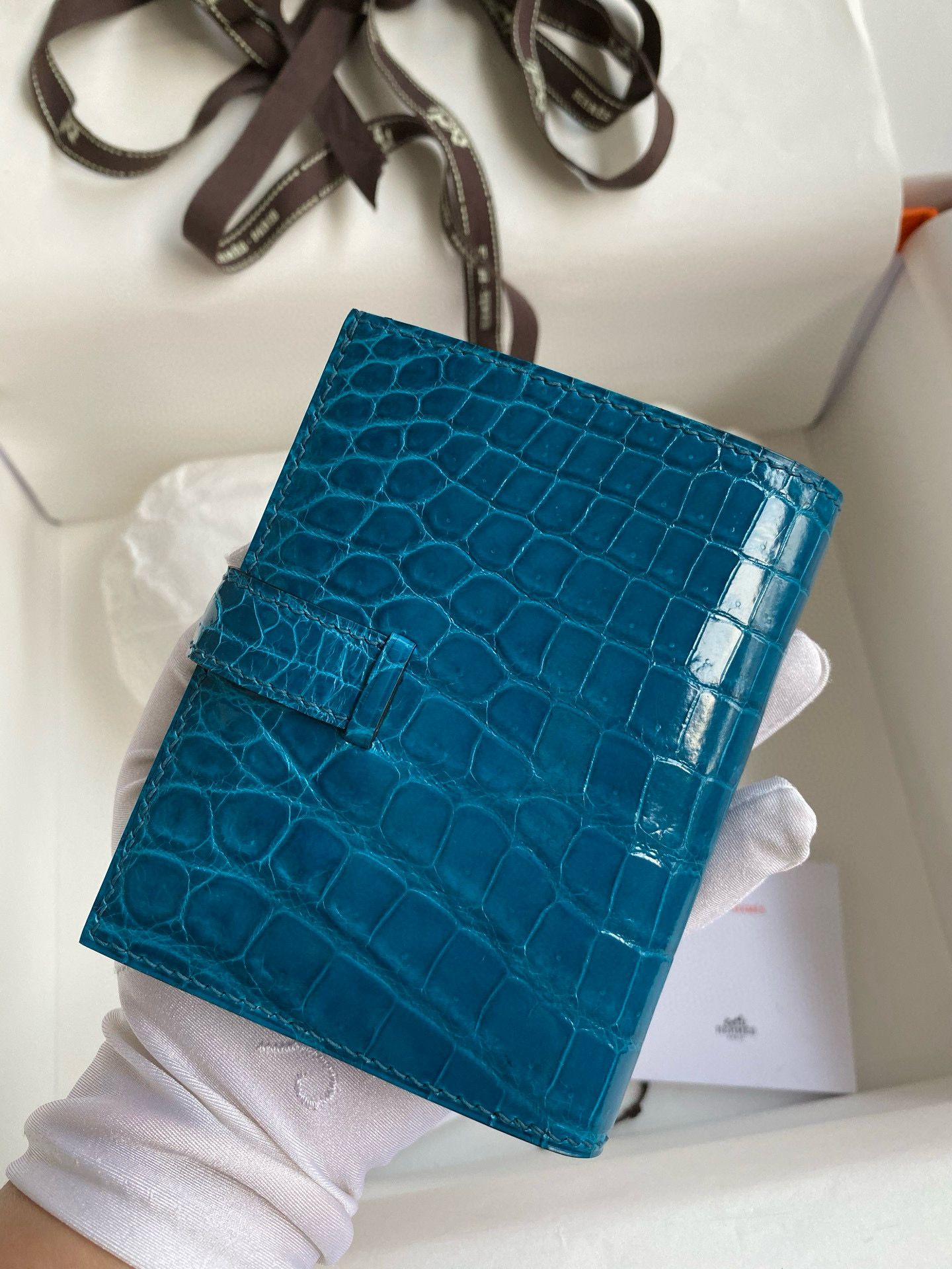 Hermes Bearn Compact Wallet in Blue Izmir Shiny Alligator Leather - Image 3