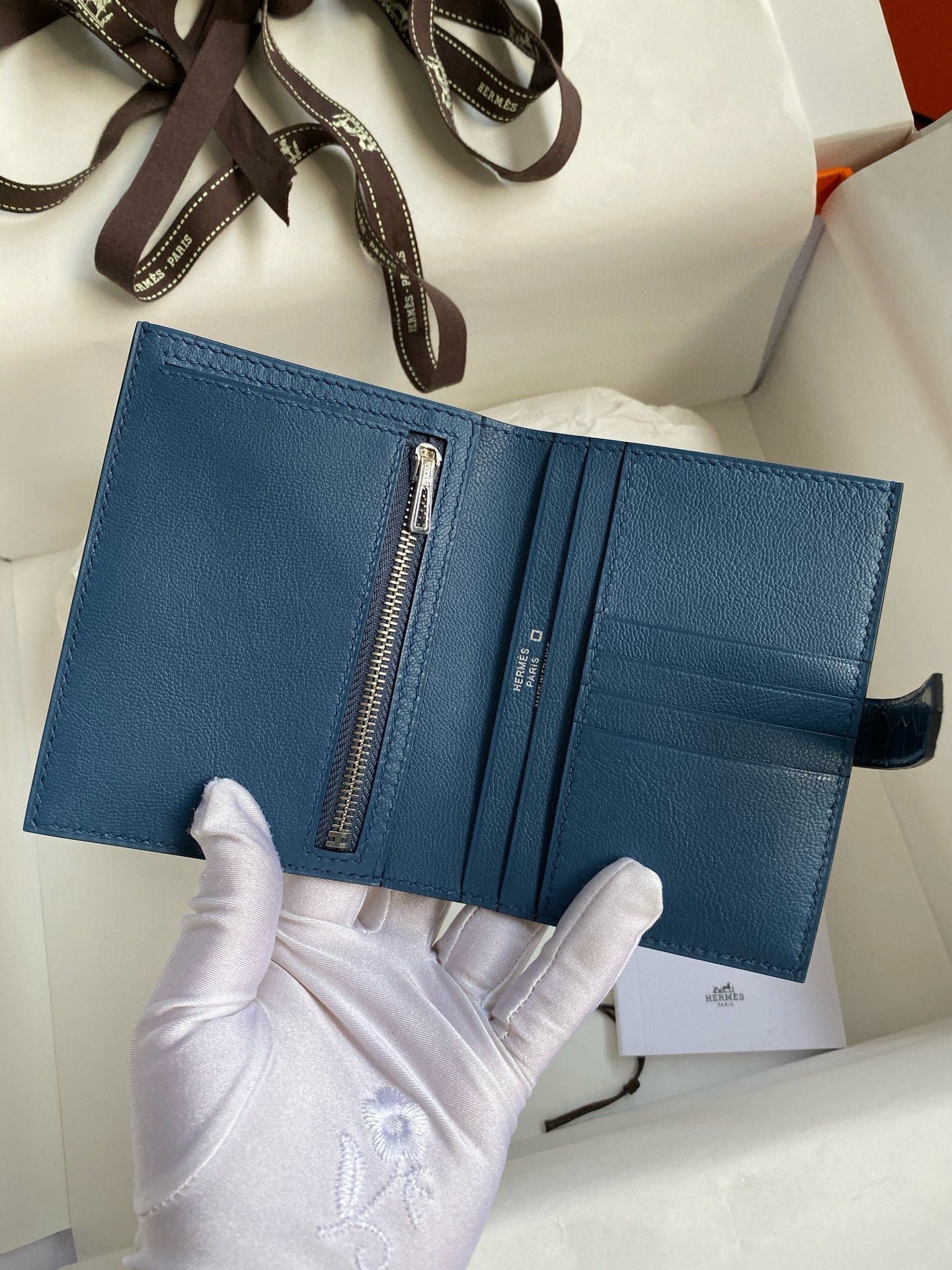 Hermes Bearn Compact Wallet in Cobalt Shiny Alligator Leather - Image 5