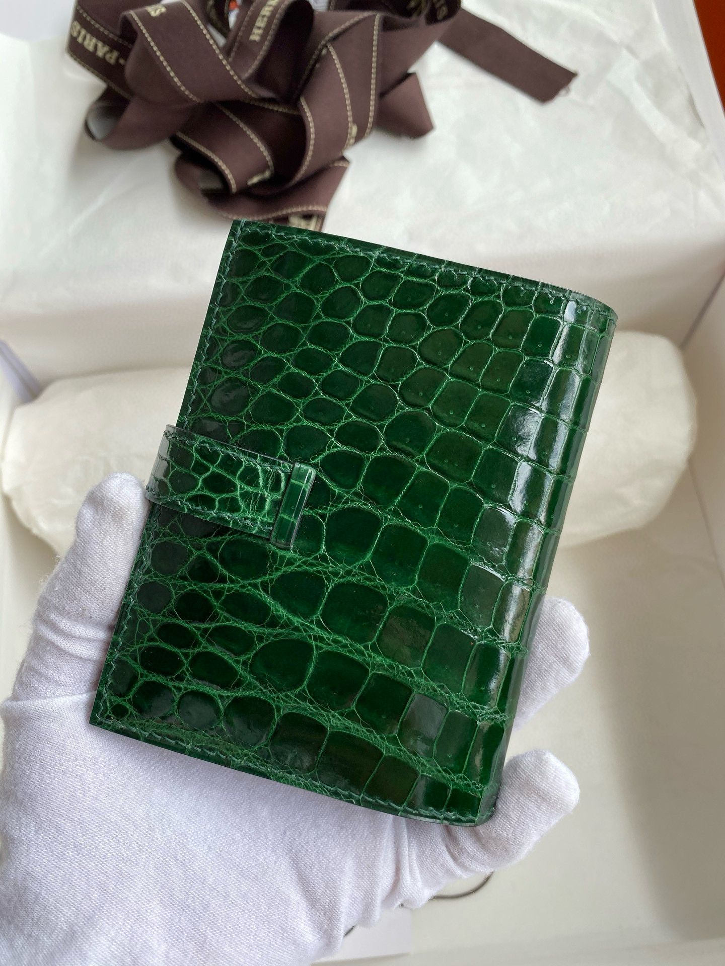 Hermes Bearn Compact Wallet in Vert Fonce Shiny Alligator Leather - Image 3