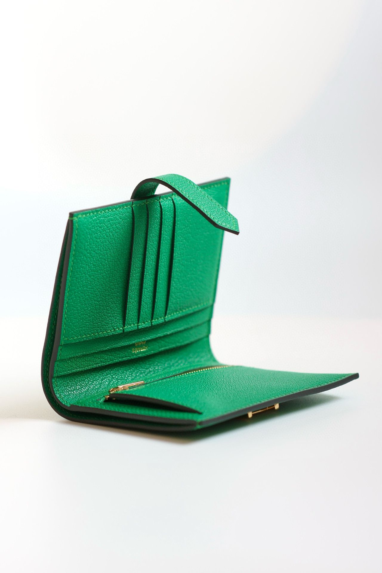 Hermes Bearn Compact Handmade Wallet in Bambou Chevre Mysore Goatskin - Image 6