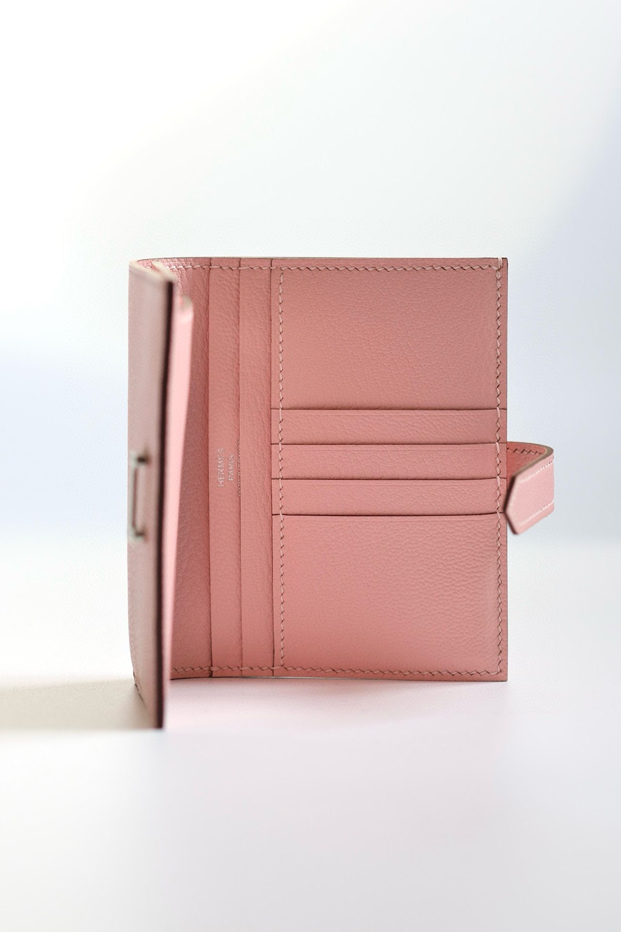 Hermes Bearn Compact Handmade Wallet in Rose Sakura Chevre Mysore Goatskin - Image 5