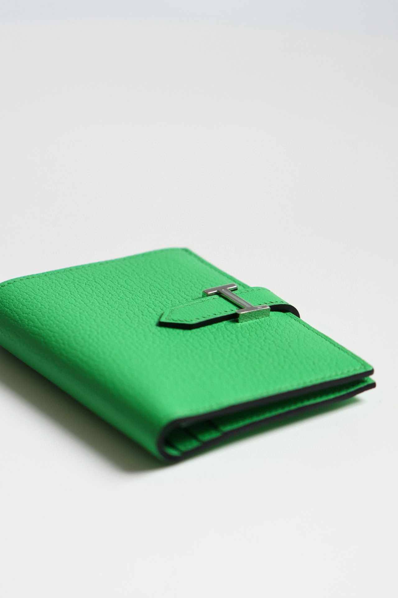 Hermes Bearn Compact Handmade Wallet in Vert Comics Chevre Mysore Goatskin - Image 4