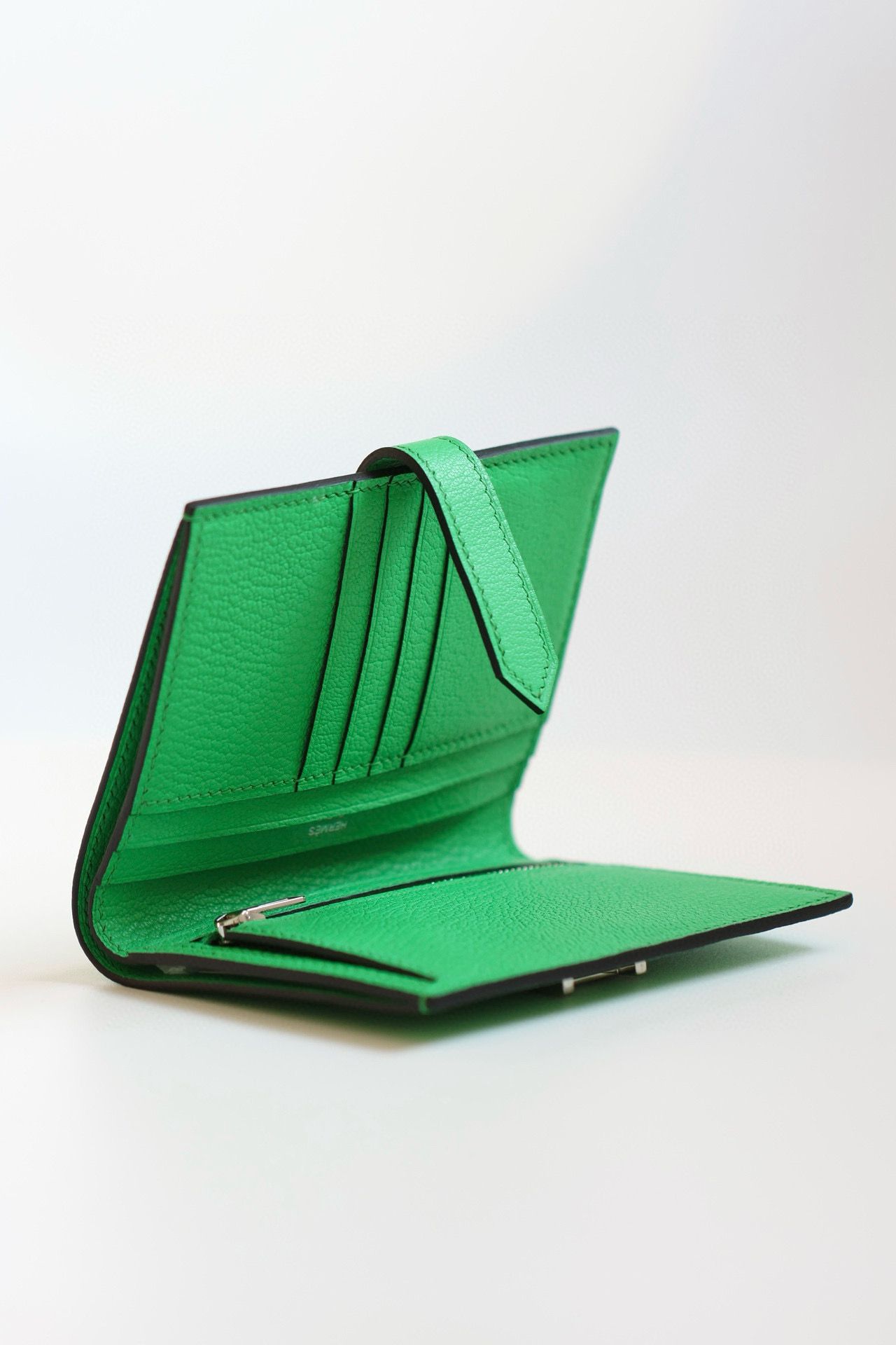 Hermes Bearn Compact Handmade Wallet in Vert Comics Chevre Mysore Goatskin - Image 6