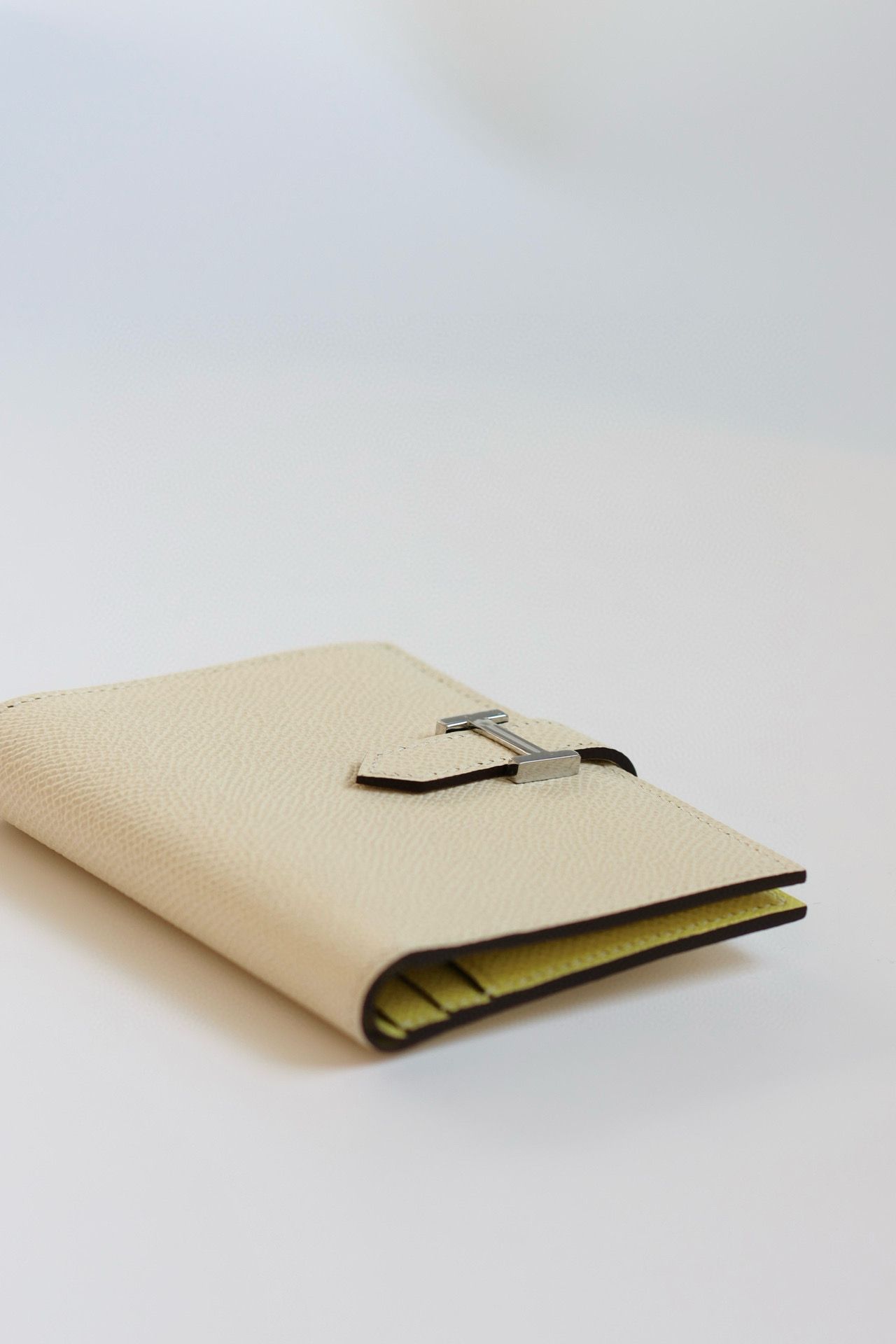 Hermes Bearn Compact Verso Handmade Wallet in Nata Epsom Calfskin - Image 6