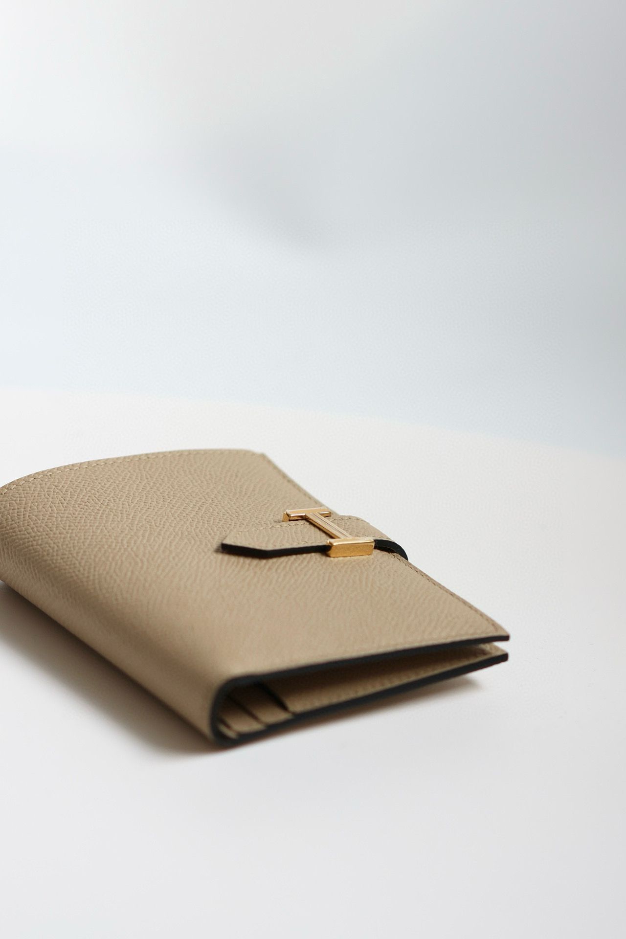 Hermes Bearn Compact Handmade Wallet in Trench Epsom Calfskin - Image 4