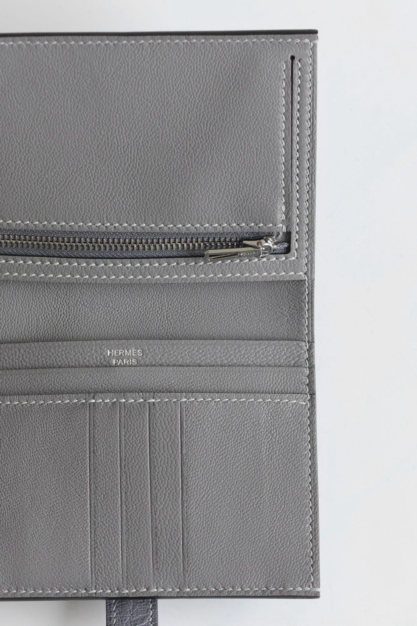 Hermes Bearn Compact Handmade Wallet in Gris Agate Ostrich Leather - Image 4