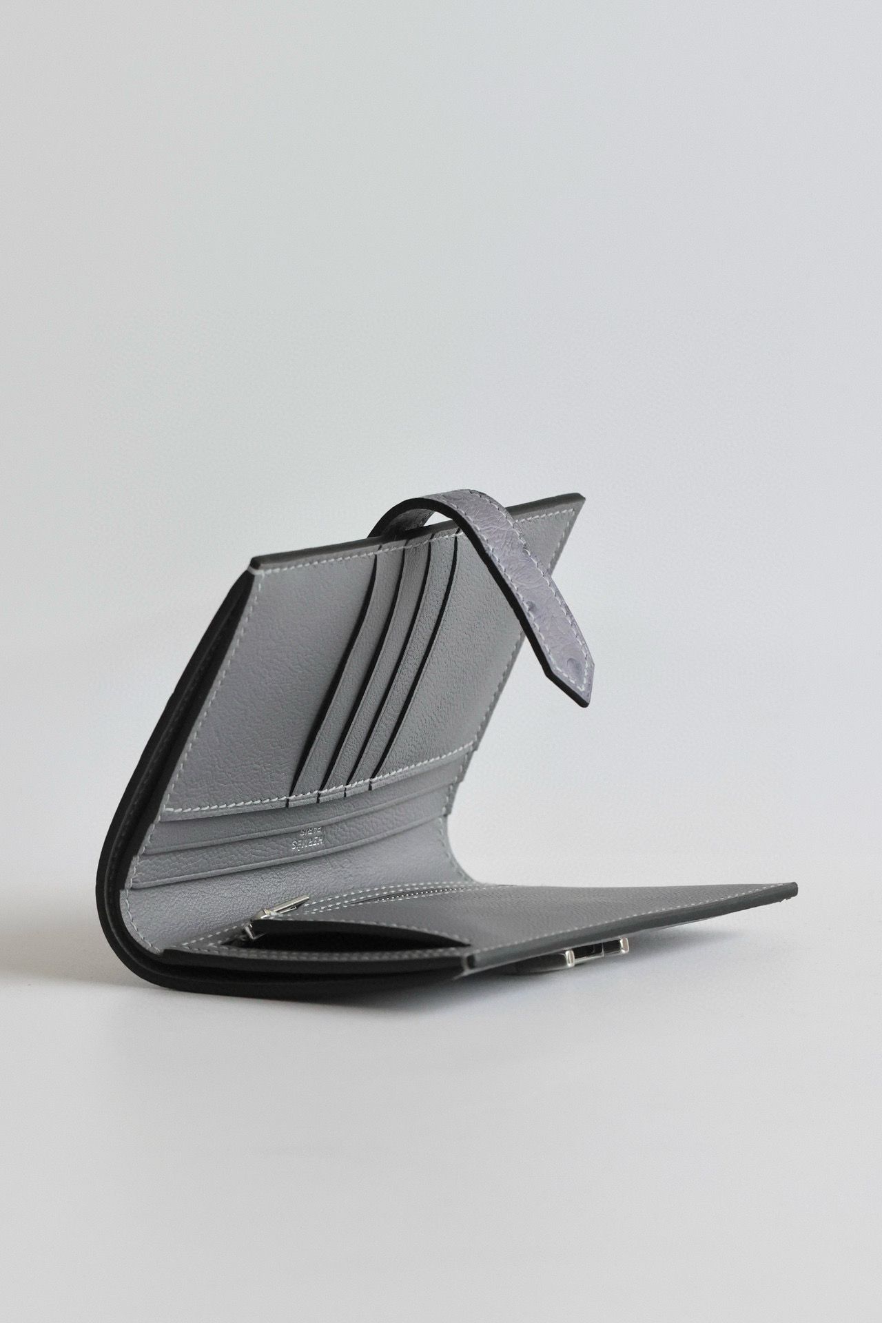Hermes Bearn Compact Handmade Wallet in Gris Agate Ostrich Leather - Image 6
