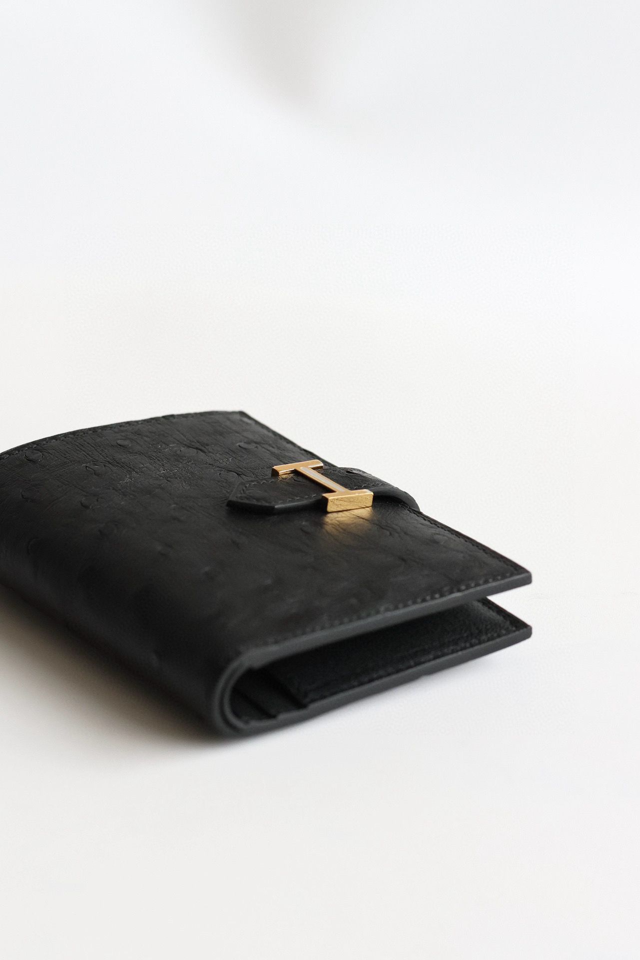Hermes Bearn Compact Handmade Wallet in Black Ostrich Leather - Image 8