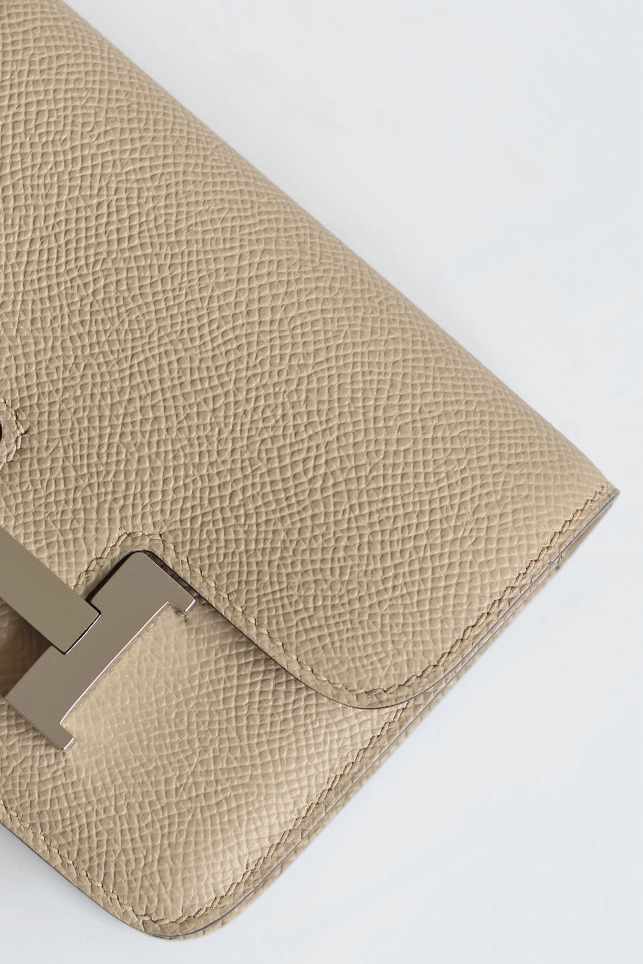 Hermes Constance Slim Wallet in Tourterelle Epsom Calfskin - Image 5