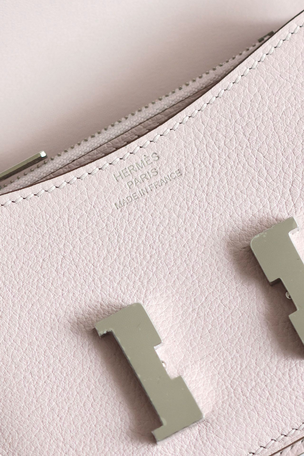 Hermes Constance Slim Wallet in Mauve Pale Epsom Calfskin - Image 4