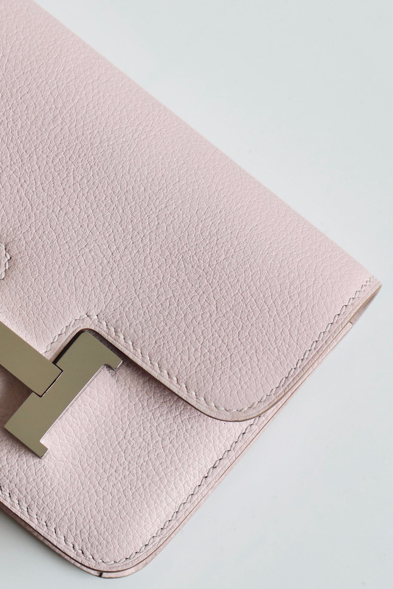 Hermes Constance Slim Wallet in Mauve Pale Epsom Calfskin - Image 5