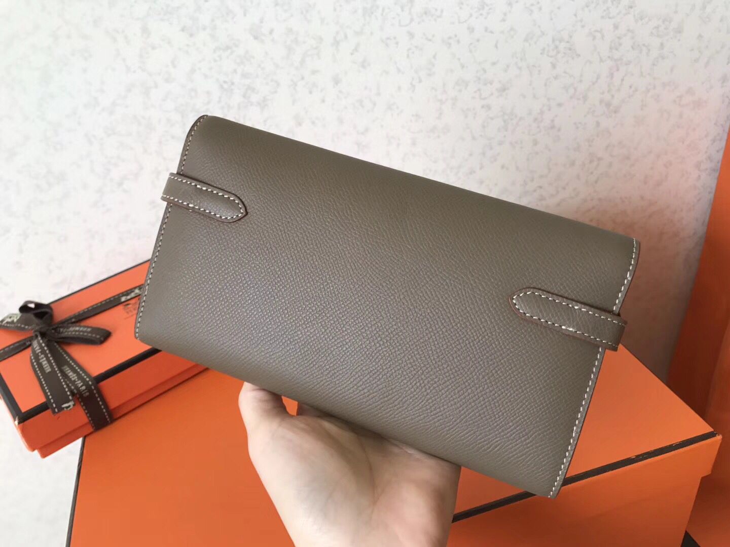 Hermes Kelly Classic Long Wallet In Taupe Epsom Leather - Image 8