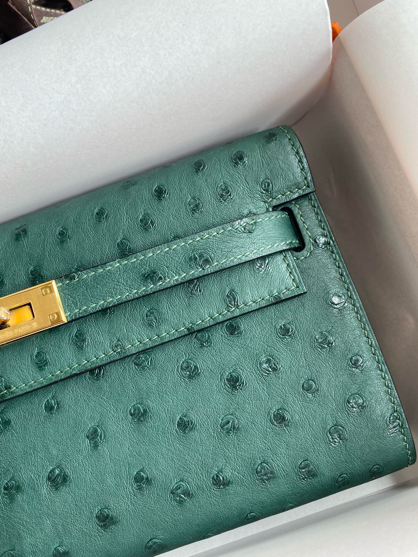 Hermes Kelly Classique To Go Wallet in Malachite Ostrich Leather - Image 4