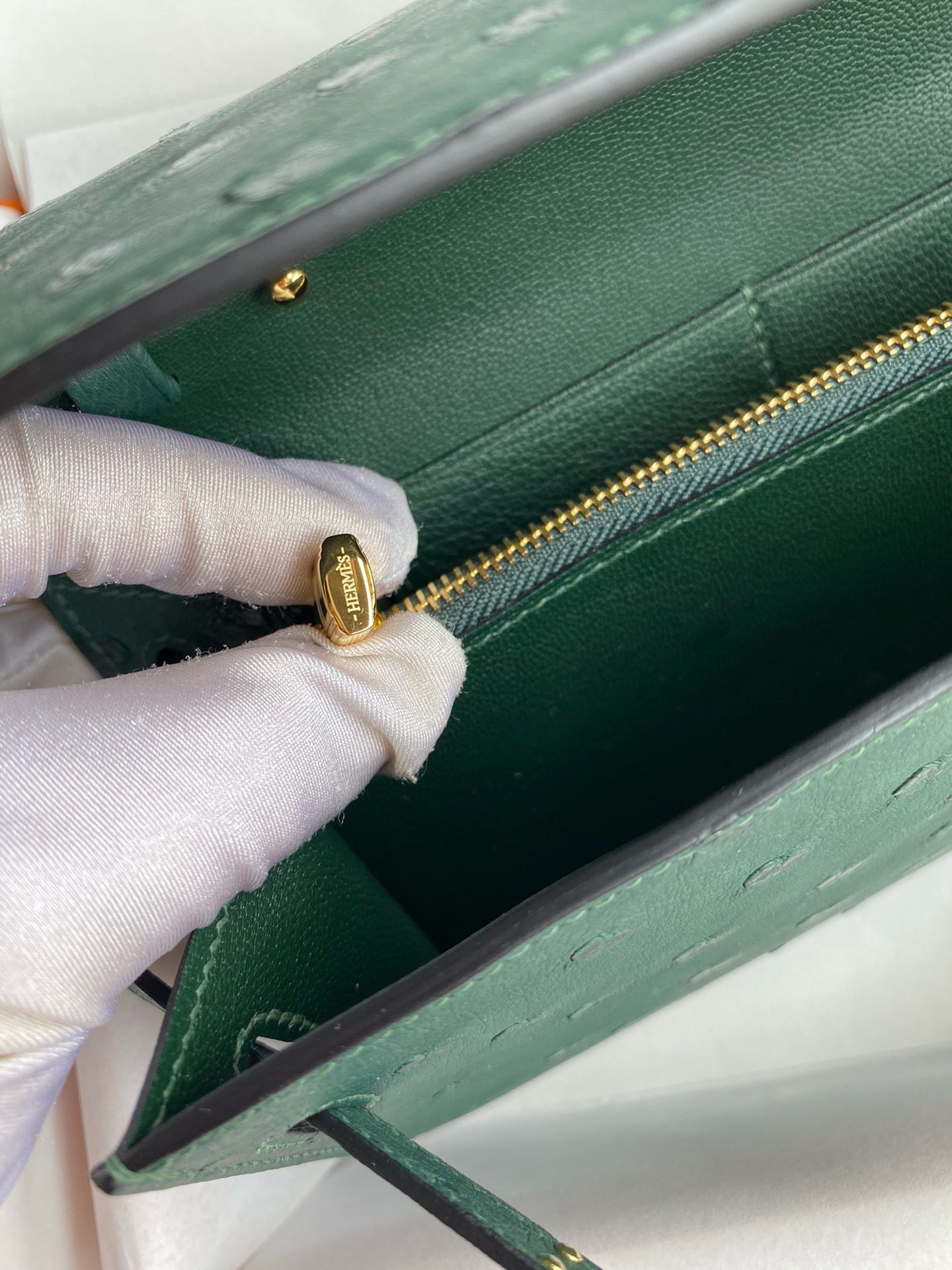 Hermes Kelly Classique To Go Wallet in Malachite Ostrich Leather - Image 10