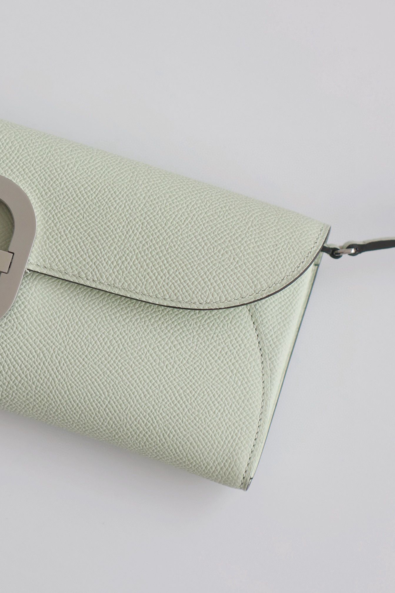 Hermes Maillon To Go Wallet in Vert Fizz Epsom Calfskin - Image 4